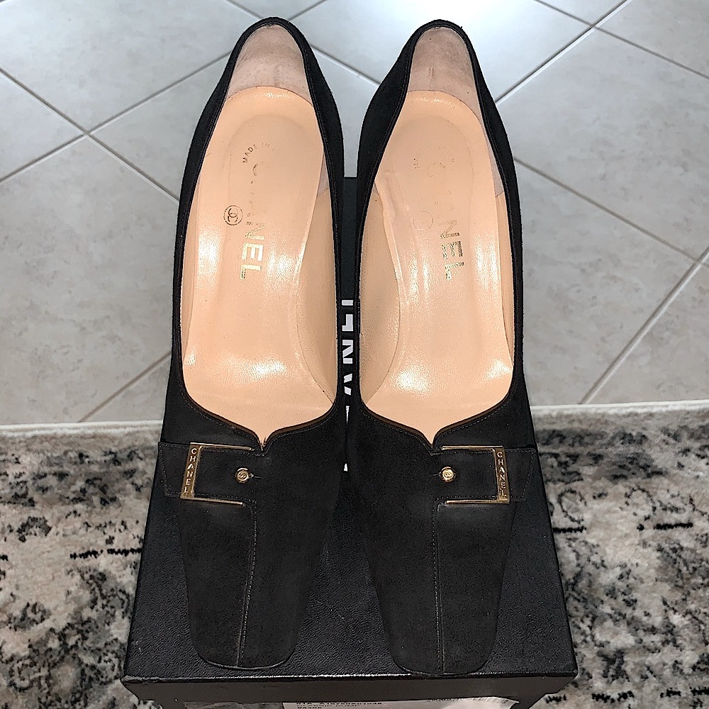 CHANEL Classic Suede Pumps - Picture 5 of 16